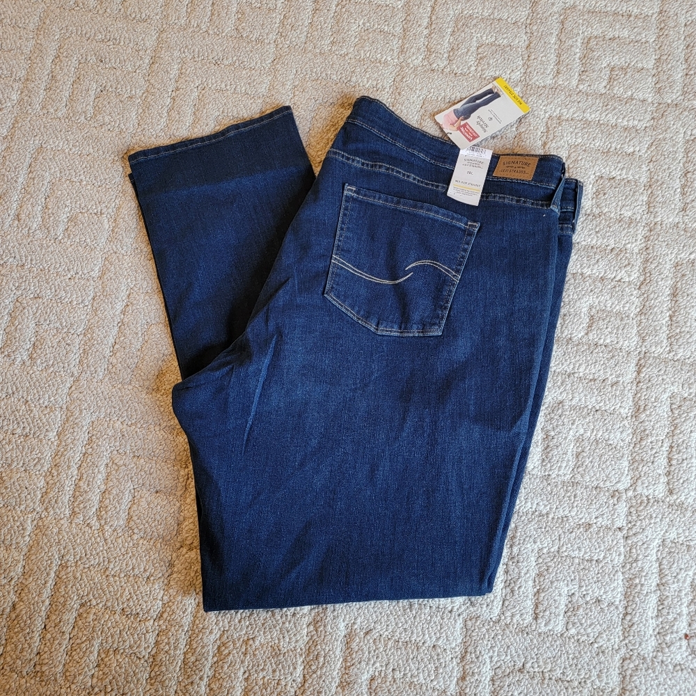 Women's Levi Strauss Signature Mid Rise Straight Jeans NWT Size 28L Dark Wash
